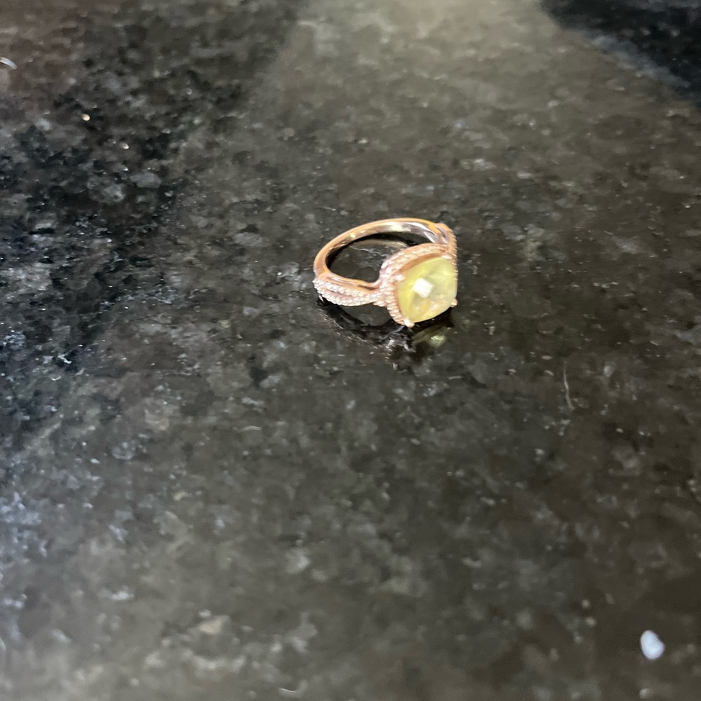 Womens engagement ring